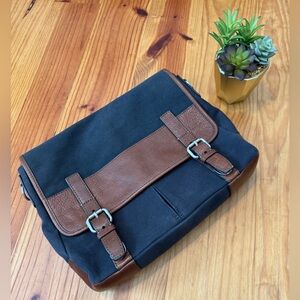 Fossil Bennett Canvas & Leather Messenger Bag Work Travel Crossbody Bag Laptop